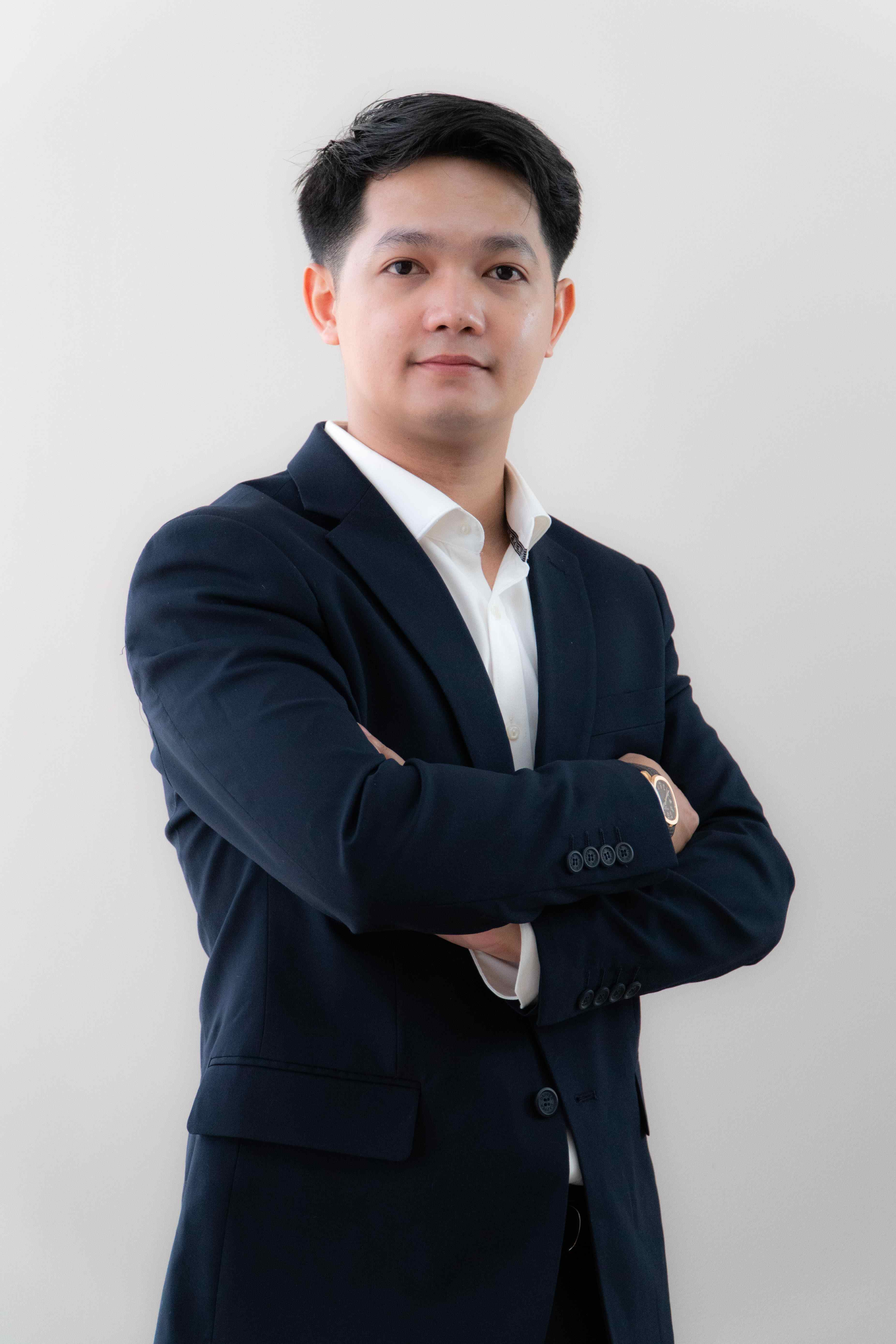 Mr. Takin Jitjanuruk - Co-Founder, WOXA Group